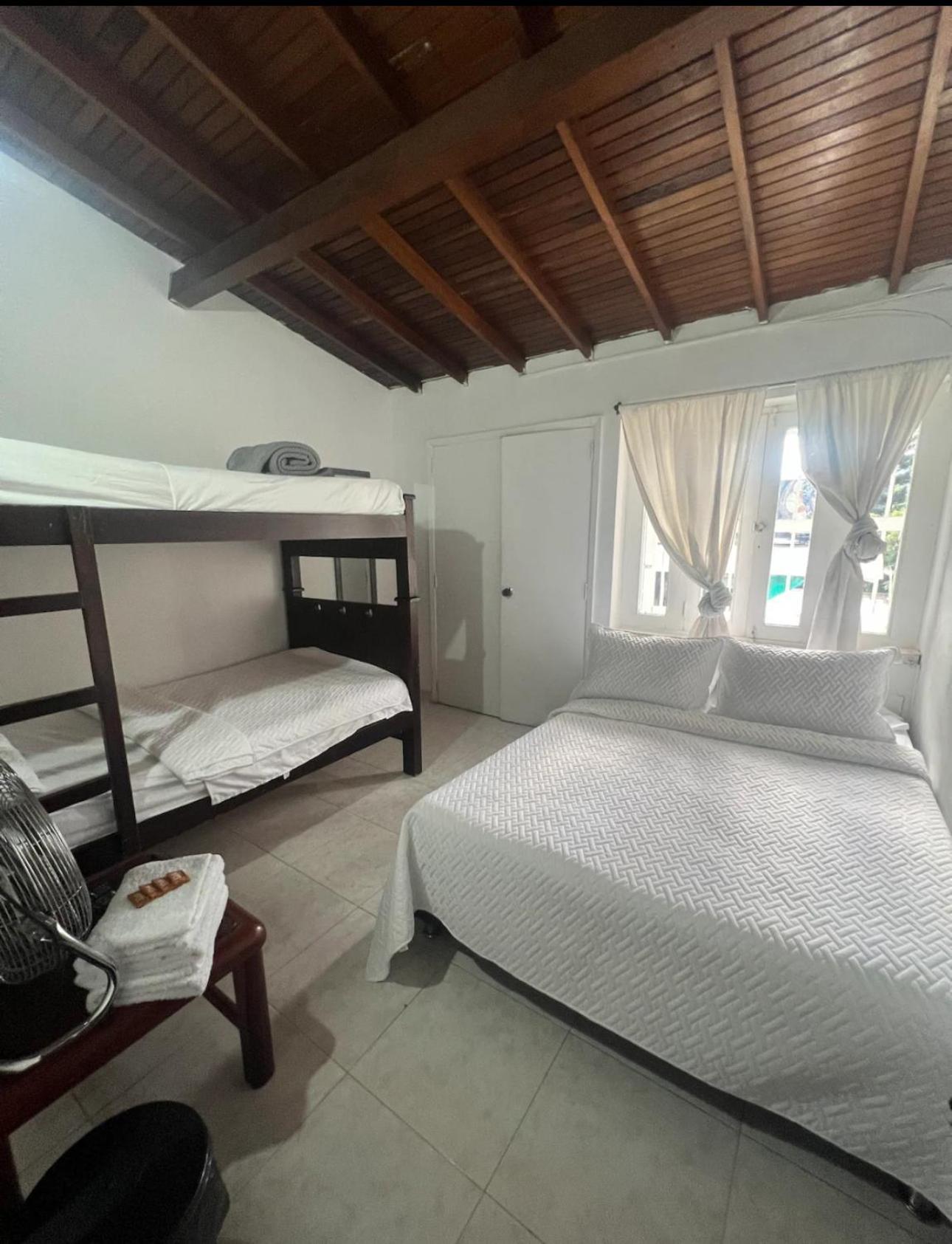 New Memphis Hostal Medellín Exteriér fotografie