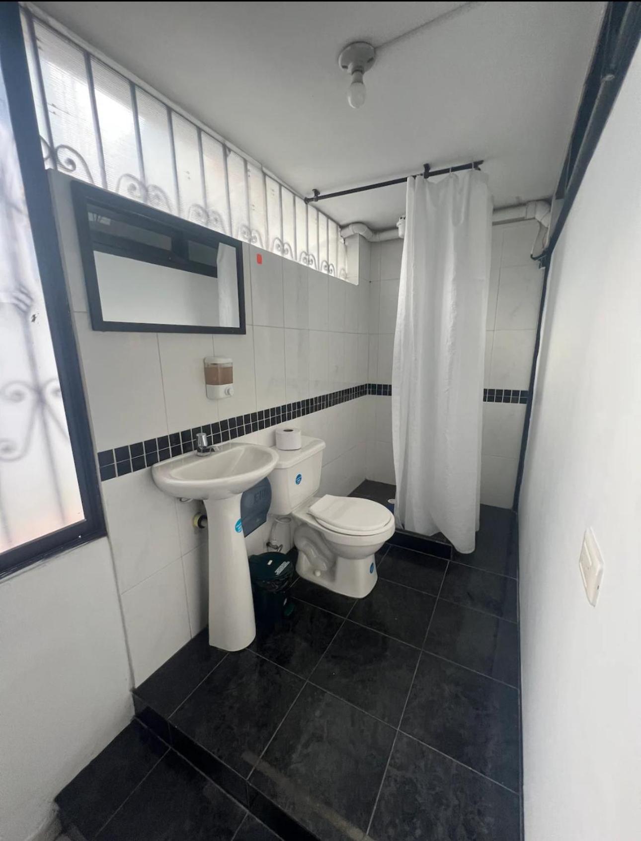 New Memphis Hostal Medellín Exteriér fotografie